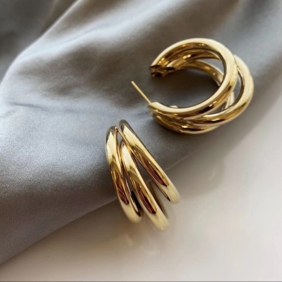 Triple Circular Shining Gold Earrings - Picture 4 of 9